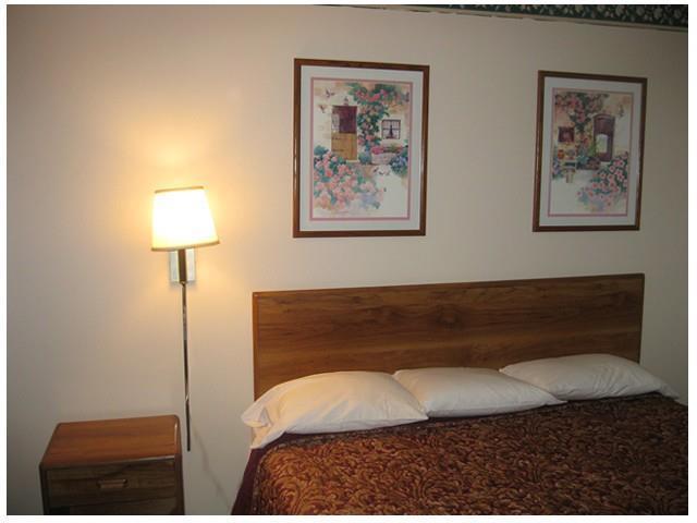 Scottish Inn Montgomery Room photo